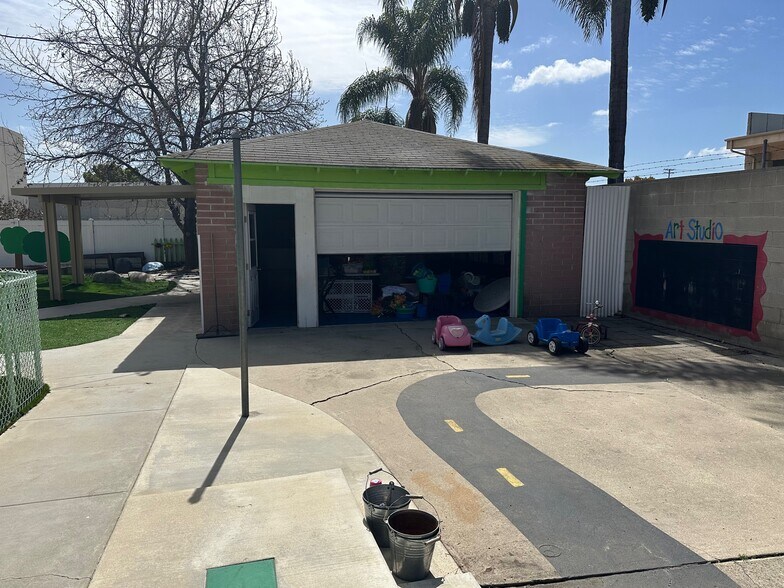 More Photos Of 2100 E Lambert Rd, La Habra Contractor Storage Yard For Sale