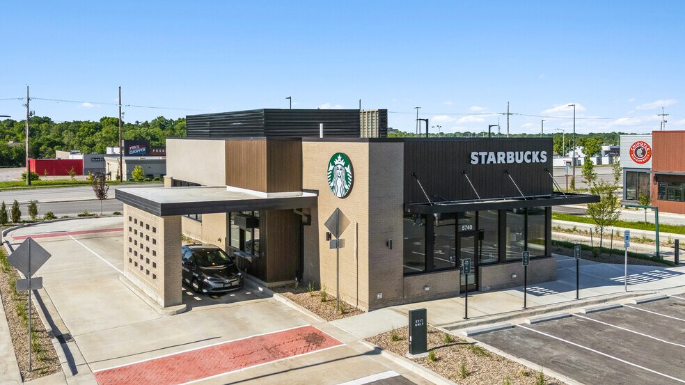 Primary Photo Of 5726 E Bannister Rd, Kansas City Fast Food For Sale