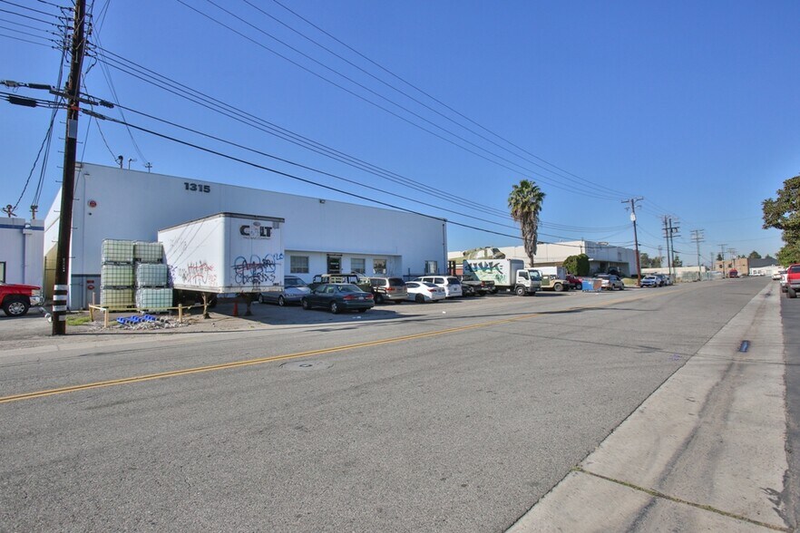 More Photos Of 1315 S Claudina St, Anaheim Warehouse For Lease