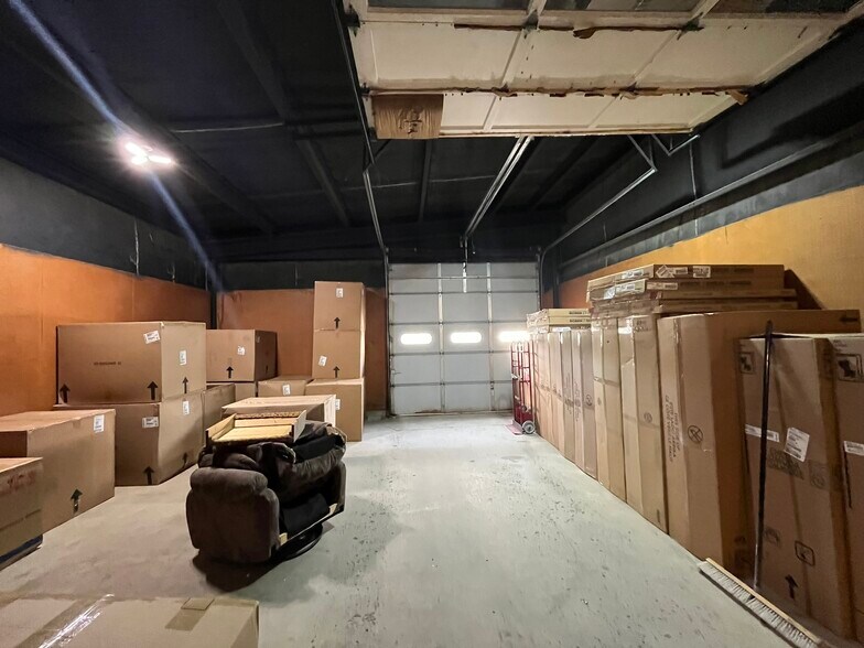 More Photos Of 904 W North St, Kendallville Storefront For Sale