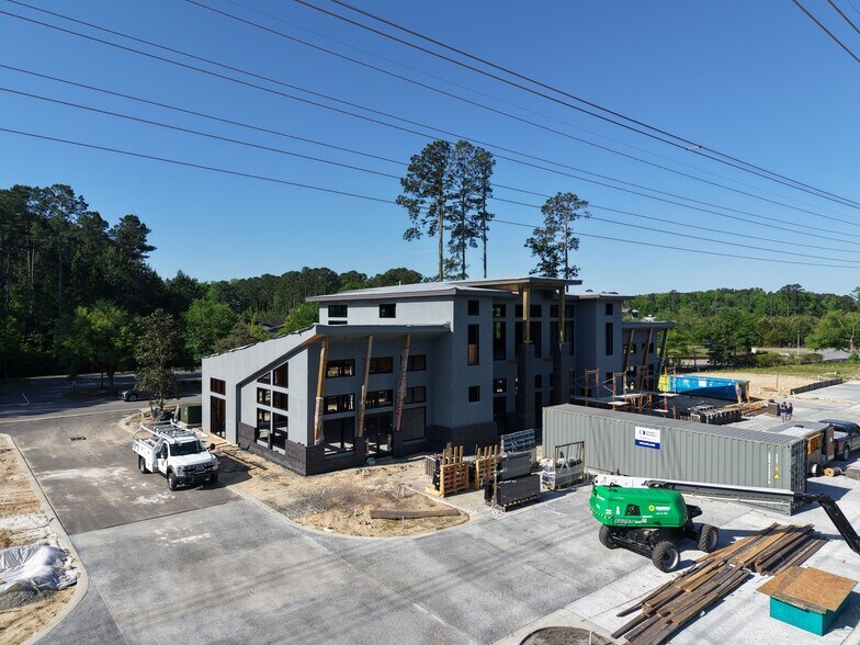 More Photos Of 5 Hampton Lake Dr, Bluffton Storefront Retail Office For Lease