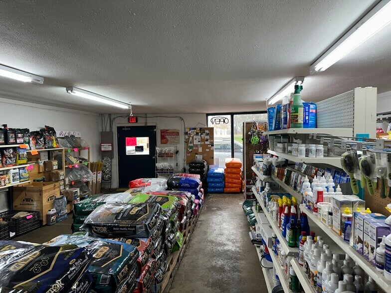 More Photos Of 209-215 E Pickens Rd, Pea Ridge General Retail For Sale