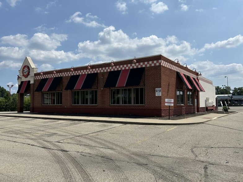 More Photos Of 1575 W Galbraith Rd, Cincinnati Restaurant For Sale