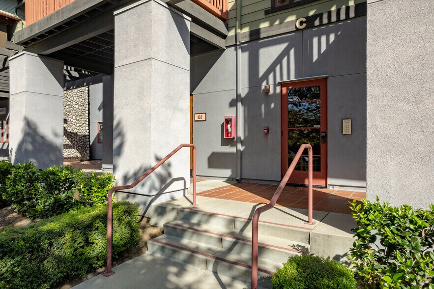 Primary Photo Of 132-134 N Vermont Ave, Glendora Apartments For Lease