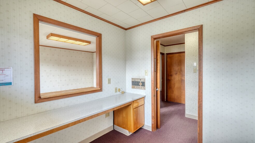 More Photos Of 126 S 9th St, Cambridge Office For Lease