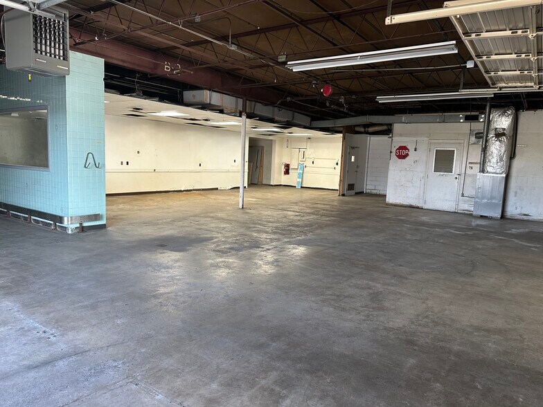 More Photos Of 1480 N Hobbie Ave, Kankakee Warehouse For Lease