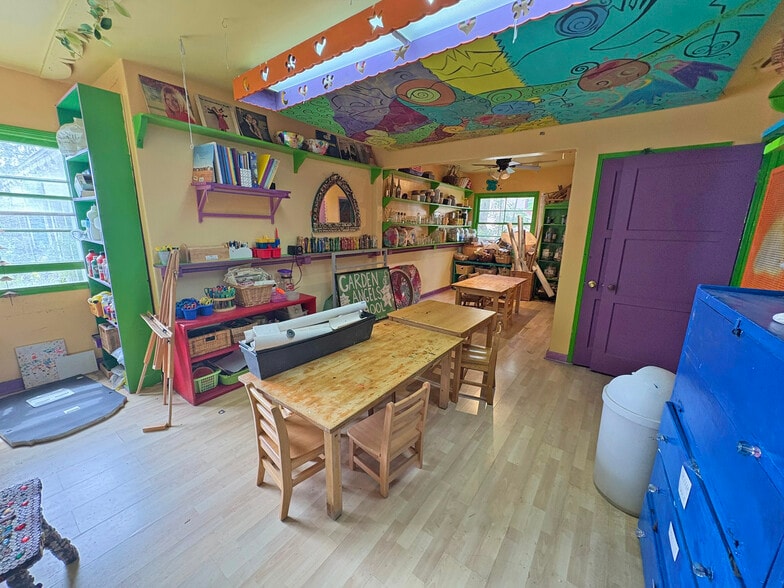 More Photos Of 1009 18th St, Santa Monica Schools For Lease