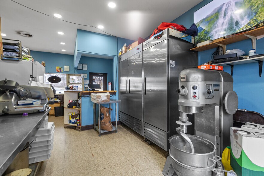 More Photos Of 399 Nottingham Rd, Nottingham General Retail For Sale