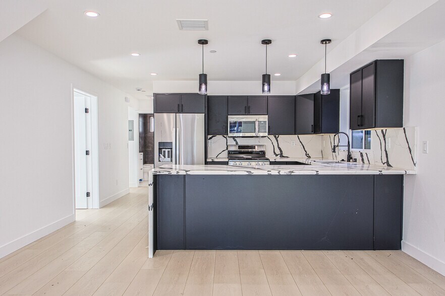 More Photos Of 5709 Auckland Ave, North Hollywood Apartments For Sale