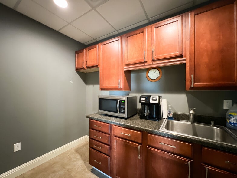 More Photos Of 2201 Greenwood St, Kenner Flex For Sale