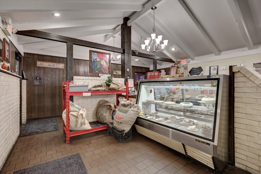 More Photos Of 2728 & 2802 N Rangeline Road, Joplin Flex For Sale