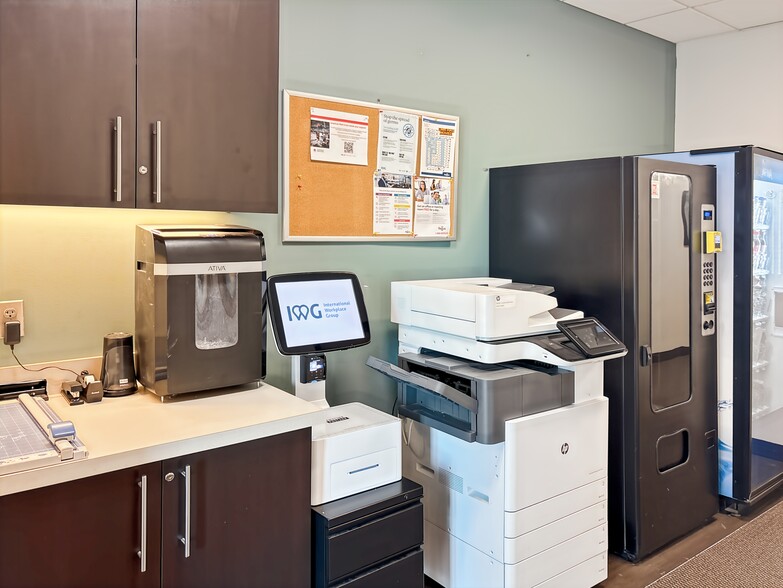More Photos Of 2111-2283 S 67th St, Omaha Coworking Space
