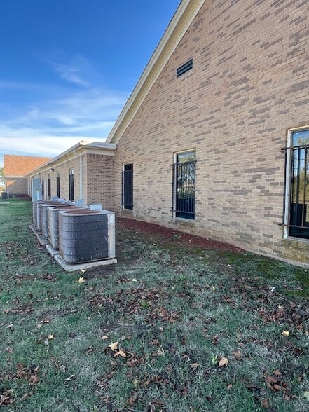 More Photos Of 4401-4405 NW 4th St, Oklahoma City Medical For Lease