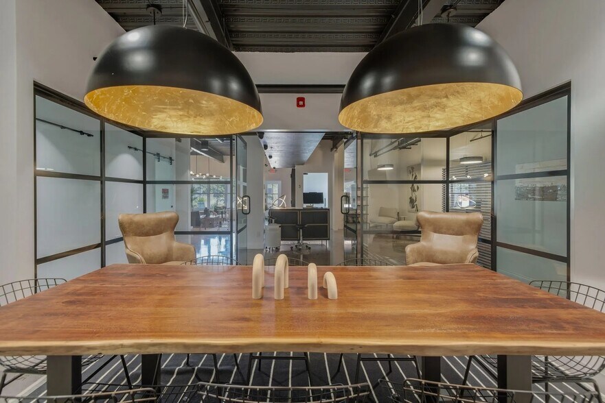 More Photos Of 1 Mariners Lndg, Edgartown Office For Sale