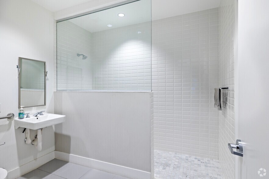 More Photos Of 45-47 NE 36th St, Miami Freestanding For Sale