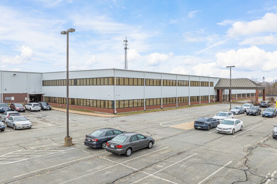 More Photos Of 81 Commerce Dr, Fall River Warehouse For Lease