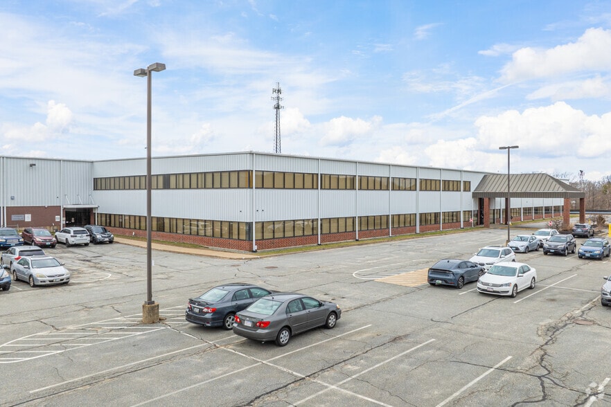 More Photos Of 81 Commerce Dr, Fall River Warehouse For Lease