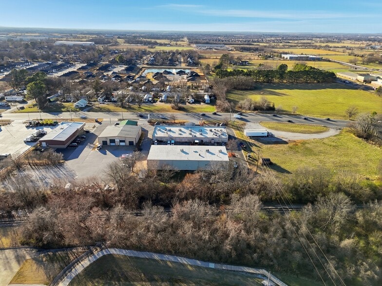 More Photos Of 903 N Bloomington St, Lowell Unknown For Lease