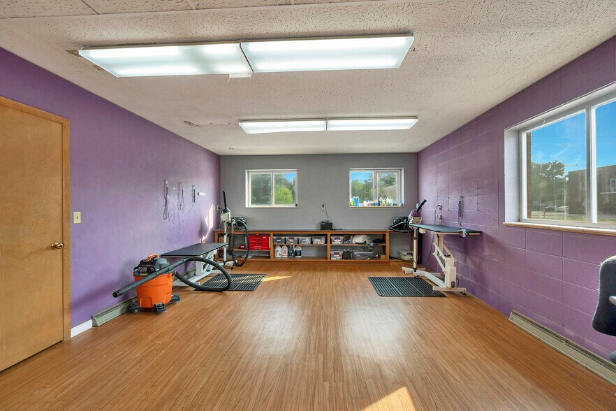 More Photos Of 1279 E Mason St, Green Bay Storefront For Sale