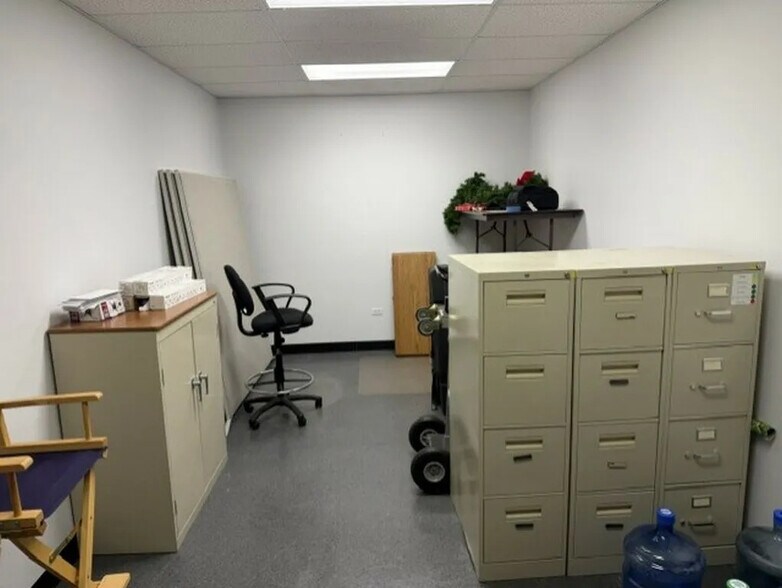 More Photos Of 820 E Terra Cotta Ave, Crystal Lake Office For Sale