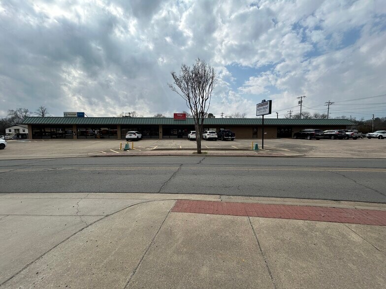 More Photos Of 1155 Front St, Conway Office For Lease