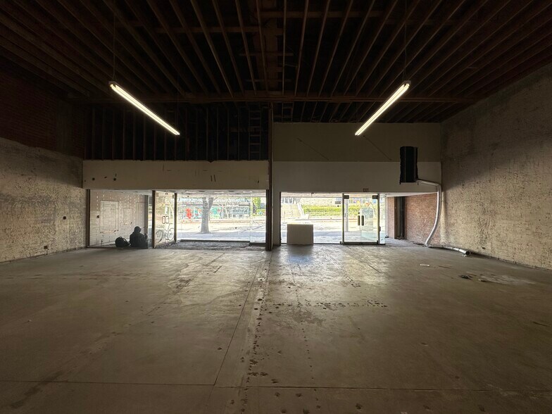 More Photos Of 396-400 S Lake Ave, Pasadena Storefront For Lease