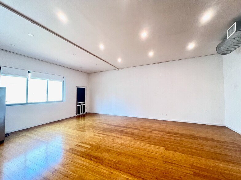 More Photos Of 109 Clay St, Brooklyn Flex For Lease