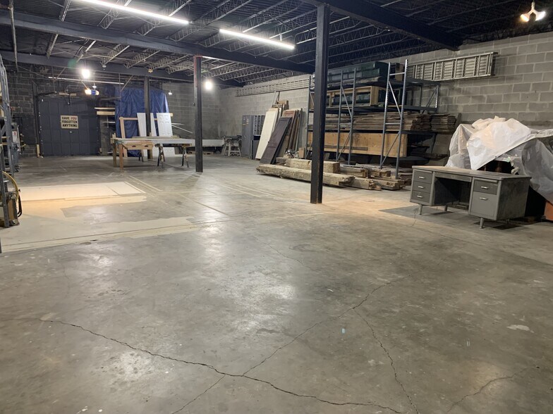 More Photos Of 2284 Quebec Rd, Cincinnati Flex For Lease
