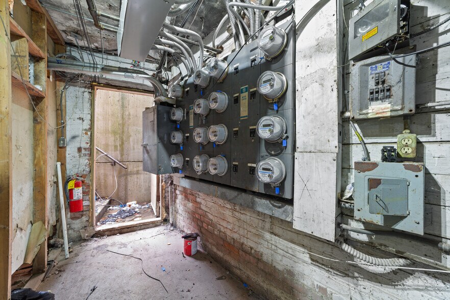 More Photos Of 2800-2806 Mayfield Rd, Cleveland Heights Storefront Retail Office For Sale