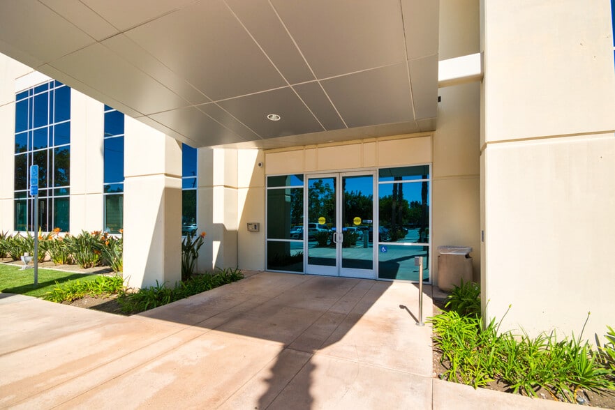 More Photos Of 18 Endeavor, Irvine Medical For Lease
