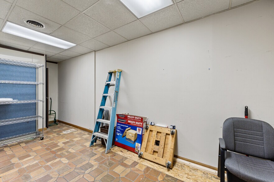 More Photos Of 1302-1306 4th Ave, Huntington Medical For Sale