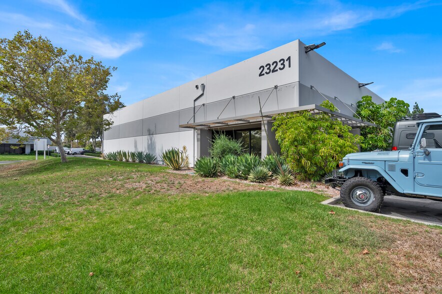 More Photos Of 23231 Vista Grande Dr, Laguna Hills Warehouse For Sale