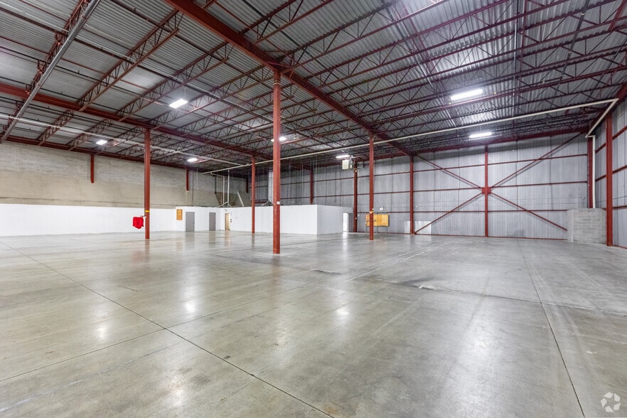 More Photos Of 8705 Torbram Rd, Brampton Warehouse For Lease