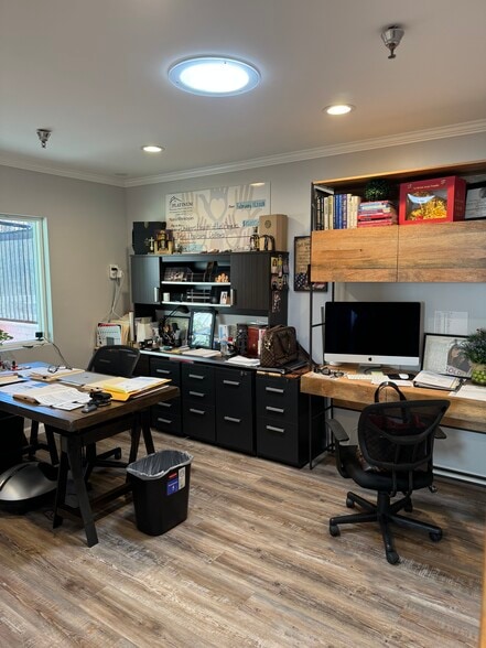 More Photos Of 910 S Glenoaks Blvd, Burbank Storefront Retail Office For Lease
