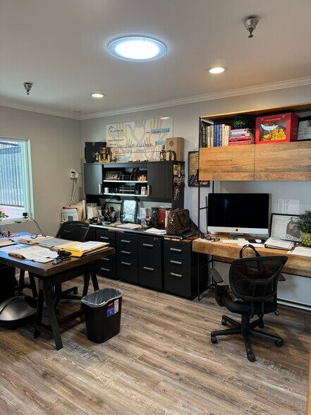 More Photos Of 910 S Glenoaks Blvd, Burbank Storefront Retail Office For Sale
