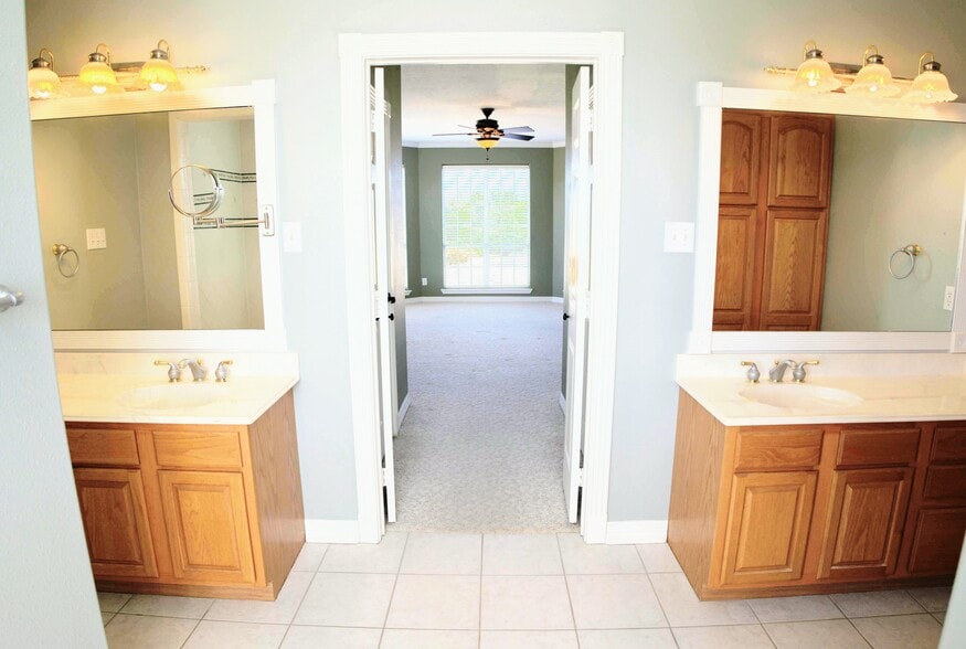 More Photos Of 2982 FM 2935, Brenham Flex For Sale