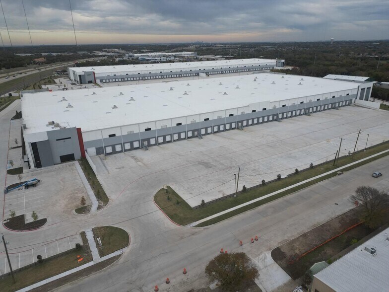 More Photos Of 1300 S J Elmer Weaver Fwy, Cedar Hill Unknown For Lease