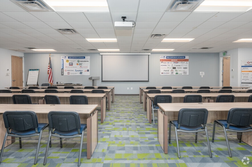 More Photos Of 1 Dunwoody Park, Atlanta Unknown For Lease