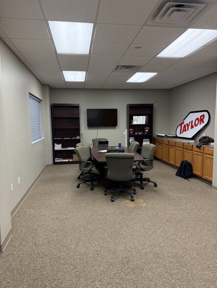 More Photos Of 4904 Hazel Jones Rd, Bossier City Warehouse For Lease