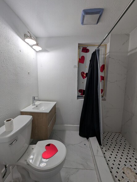More Photos Of 1601 NW 97th Ave, Doral Warehouse For Lease