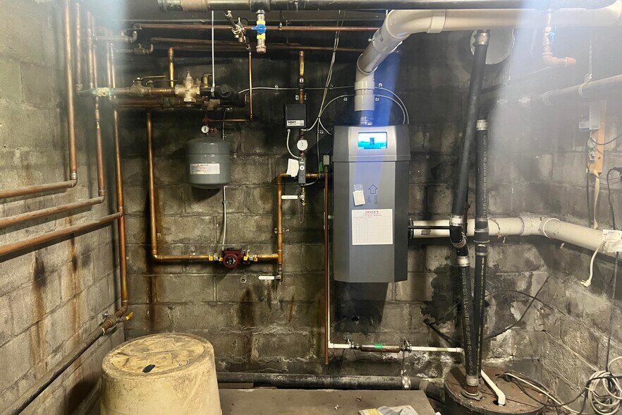 More Photos Of 276 North Ave, Burlington General Retail For Sale