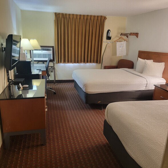 More Photos Of 3040 5th Ave S, Fort Dodge Hotel For Sale