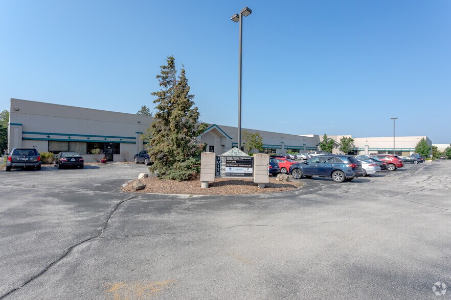 More Photos Of 407 Pilot Ct, Waukesha Light Manufacturing For Lease