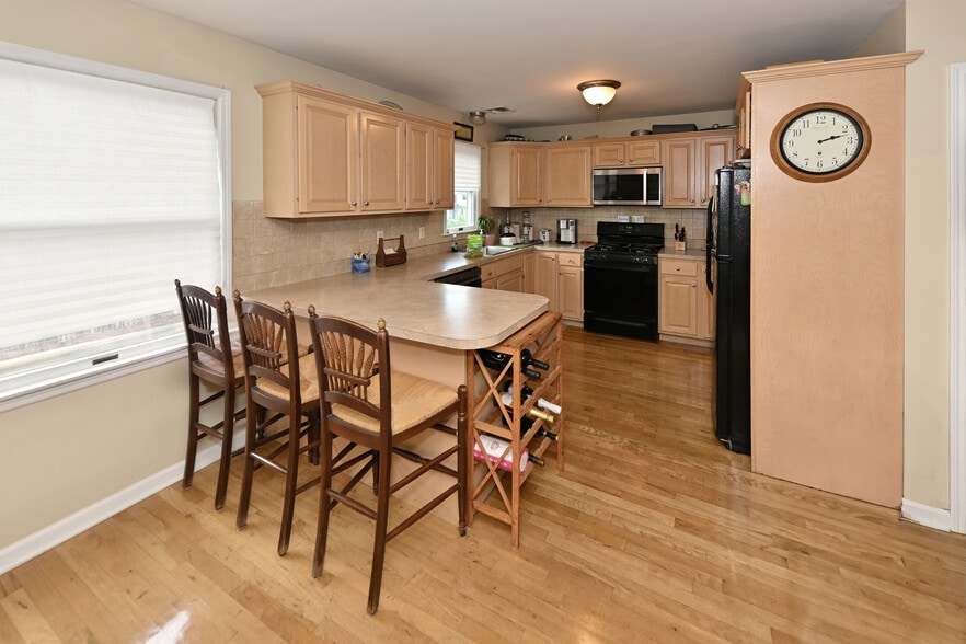 More Photos Of 253 Madison Ave, Wyckoff Storefront Retail Residential For Sale