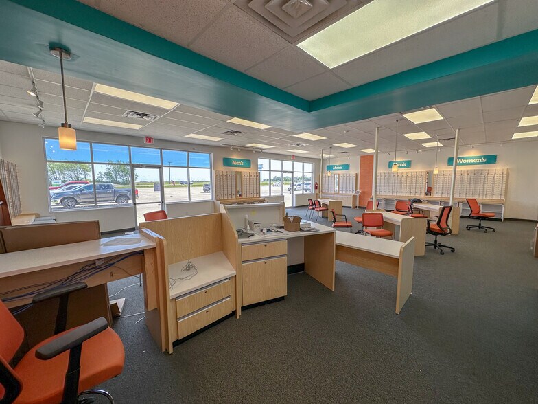 More Photos Of 1514-1528 W Springfield Rd, Taylorville Unknown For Lease