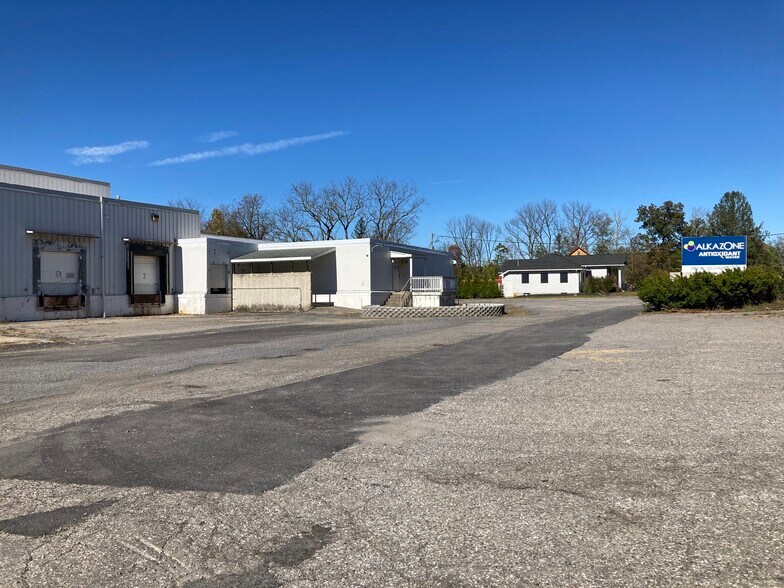 More Photos Of 1560 S Delaware Dr, Mount Bethel Industrial For Sale