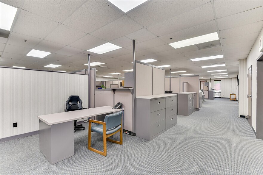 More Photos Of 1089 Augusta Rd, Warrenville Office For Lease