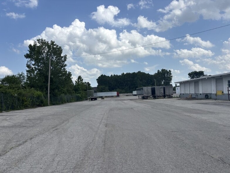 More Photos Of 510 Thatcher St, Saint Louis Truck Terminal For Sale
