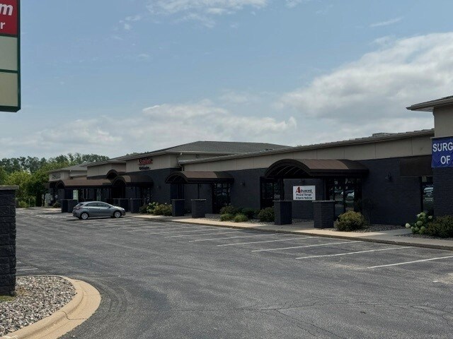 More Photos Of 1600-1688 N Casaloma Dr, Grand Chute General Retail For Sale