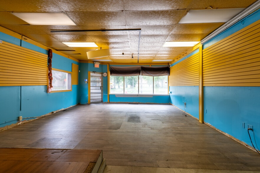 More Photos Of 3453 Penn Ave N, Minneapolis Storefront For Sale